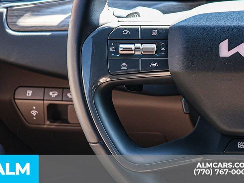 Used 2024 Kia EV9 Land image 41