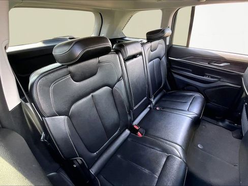 Used 2023 Jeep Grand Cherokee Limited w/ Black Appearance Package image 27