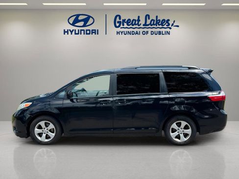 Used 2016 Toyota Sienna LE FWD image 2