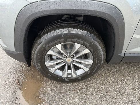New 2026 Chevrolet Equinox LT w/ Convenience Package II AWD/4WD image 9