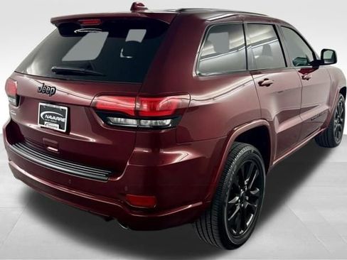 Used 2022 Jeep Grand Cherokee Laredo X RWD image 9