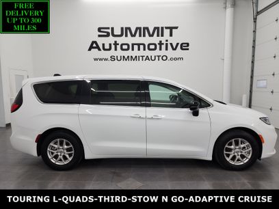 Used 2024 Chrysler Pacifica Touring-L