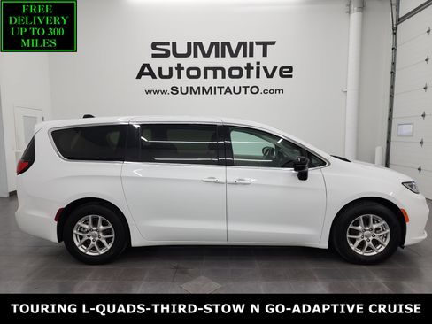 Used 2024 Chrysler Pacifica Touring-L image 1