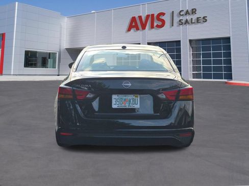 Used 2025 Nissan Altima 2.5 SV FWD image 7