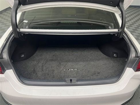 Used 2019 Lexus ES 300h image 8