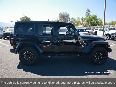 Used 2025 Jeep Wrangler Sahara 4xe w/ Safety Group image 7