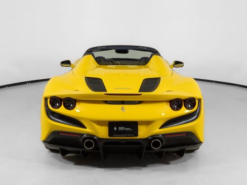 Used 2022 Ferrari F8 Tributo image 7