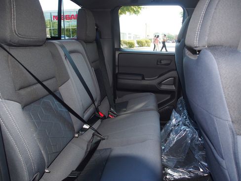 Used 2026 Nissan Frontier SV image 13