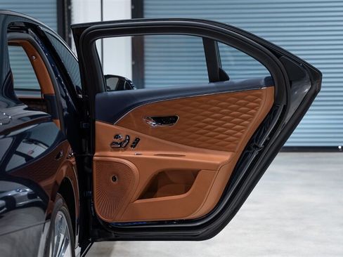Used 2020 Bentley Flying Spur W12 w/ First Edition Specification AWD/4WD image 31