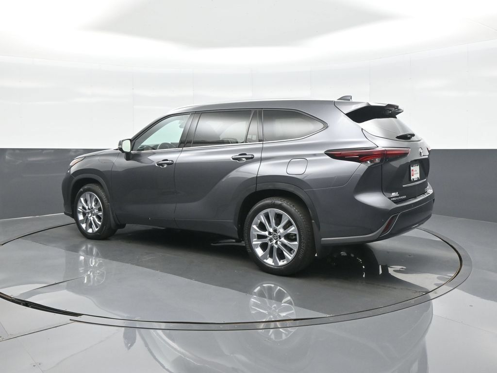 Certified 2024 Toyota Highlander Limited AWD/4WD image 5