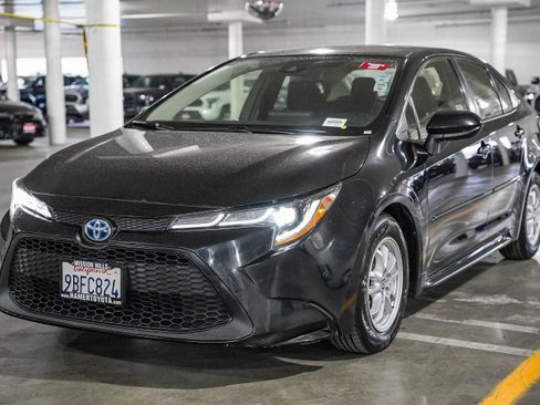 Certified 2022 Toyota Corolla LE image 3