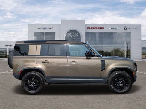 Used 2025 Land Rover Defender 110 S AWD/4WD image 2