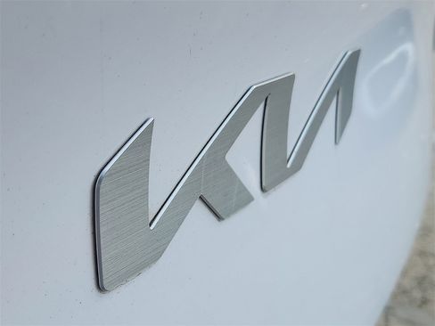 Used 2023 Kia Sportage EX image 29