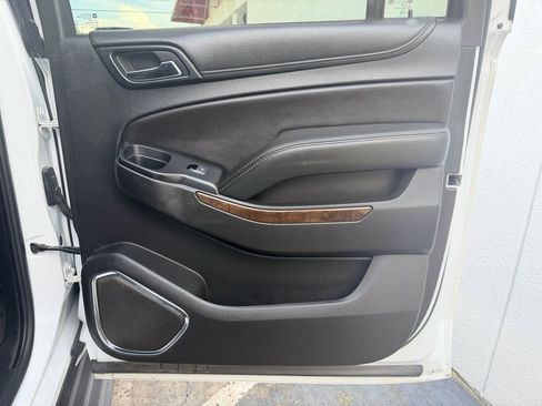 Used 2018 Chevrolet Suburban LT RWD image 25