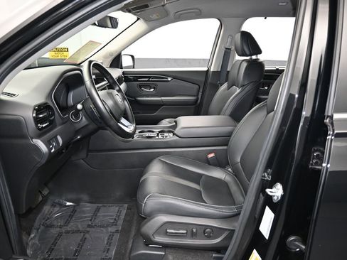 Used 2025 Honda Pilot EX-L image 11