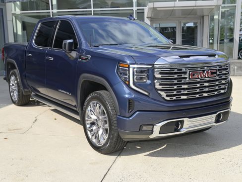 Used 2023 GMC Sierra 1500 Denali w/ Denali Reserve Package image 3
