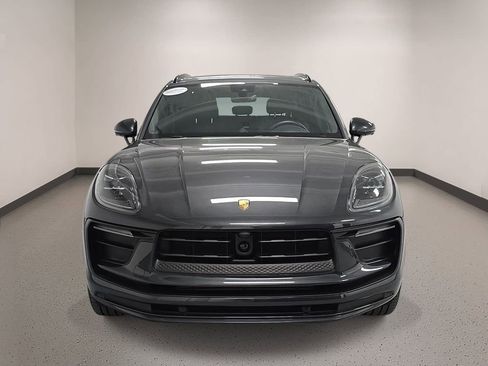 Certified 2025 Porsche Macan AWD/4WD image 9