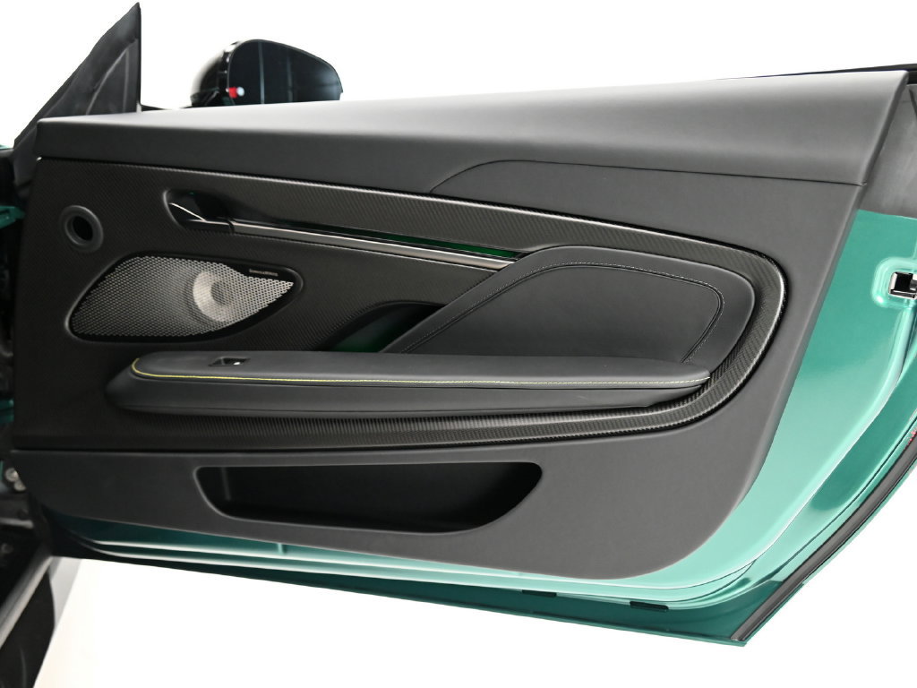Used 2025 Aston Martin Vanquish RWD image 19