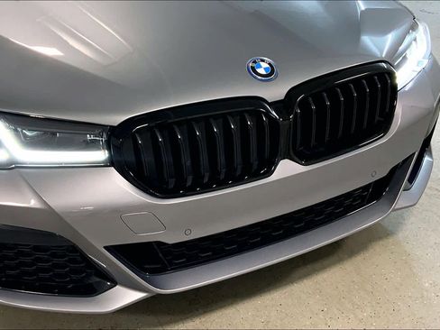 Used 2023 BMW 530e xDrive w/ Premium Package image 32