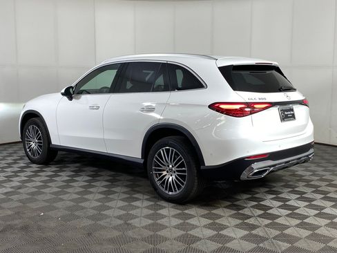 Used 2026 Mercedes-Benz GLC 300 4MATIC image 3