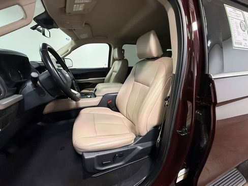 Used 2024 Ford Expedition XLT image 12