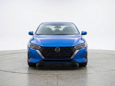 Used 2025 Nissan Sentra SV image 2