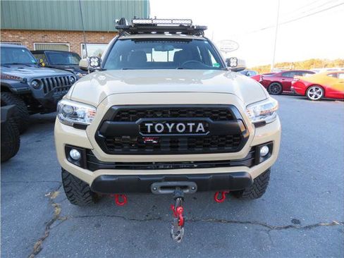 Used 2017 Toyota Tacoma TRD Off-Road w/ Tow Package (A/T) image 30
