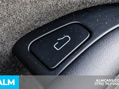 Used 2022 Tesla Model Y Long Range image 42