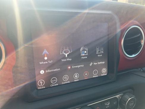 Used 2023 Jeep Gladiator Rubicon w/ LED Lighting Group image 7