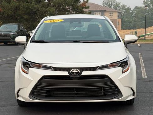 Certified 2025 Toyota Corolla LE FWD image 9