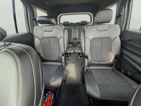 New 2025 Jeep Grand Cherokee L Altitude image 13