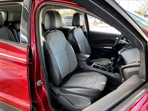 Used 2017 Ford Escape SE w/ Equipment Group 201A image 9