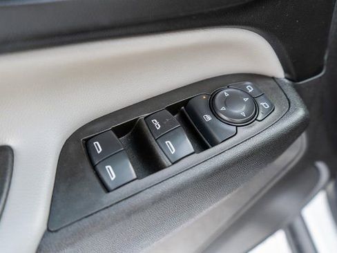 Used 2023 Chevrolet Equinox LS image 19