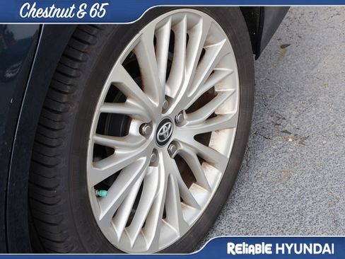 Used 2019 Toyota Camry XLE FWD image 24