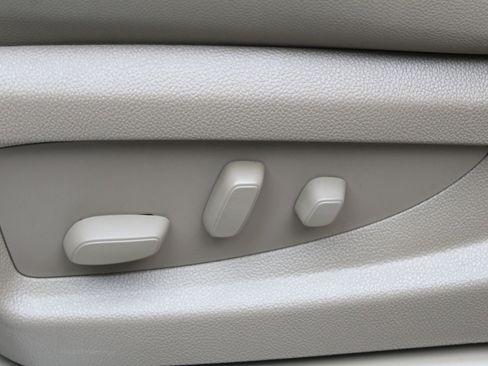 Used 2015 Chevrolet Suburban LT image 29