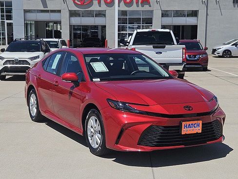 Used 2025 Toyota Camry LE AWD/4WD image 1