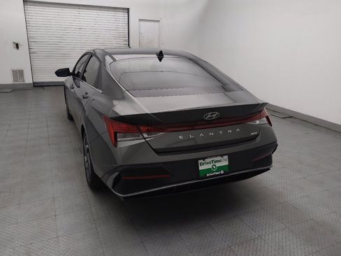 Used 2025 Hyundai Elantra Limited FWD image 6