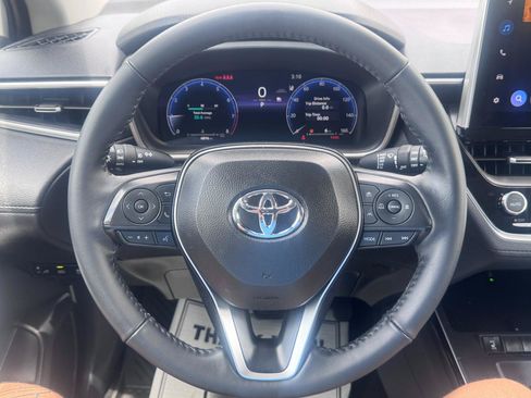 Used 2026 Toyota Corolla Cross XLE FWD image 10