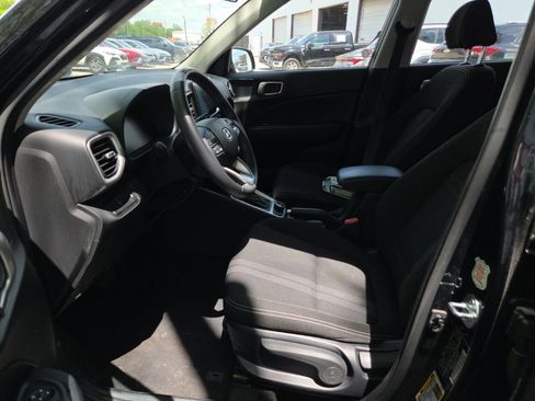 Used 2025 Hyundai Venue SEL image 5