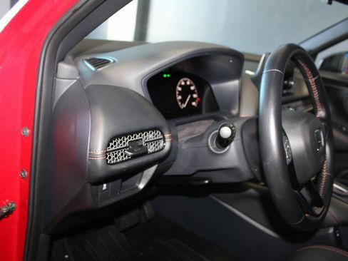 Certified 2025 Honda HR-V Sport image 11