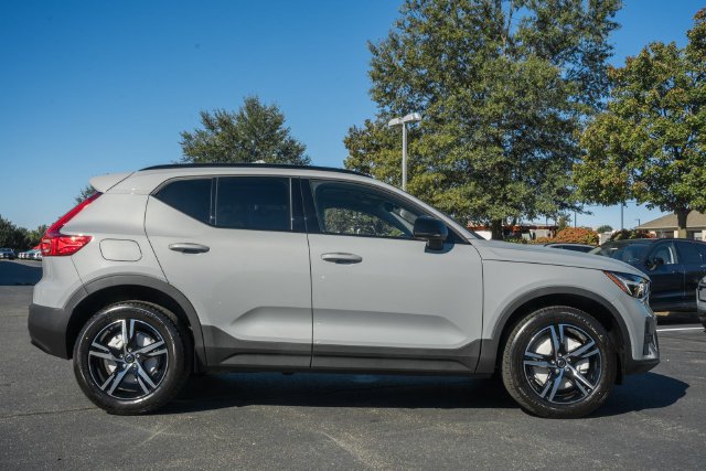 New 2026 Volvo XC40 B5 Core w/ Protection Package Premier AWD/4WD image 3