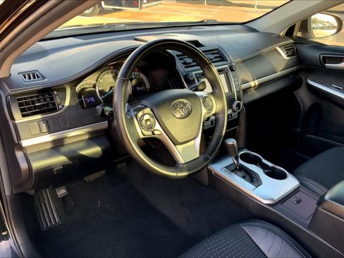Used 2014 Toyota Camry SE FWD image 16
