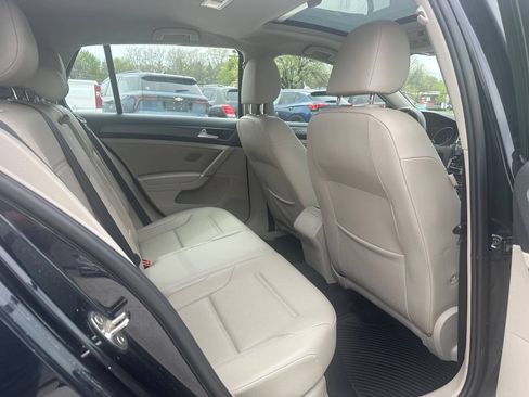 Used 2020 Volkswagen Golf 4-Door FWD image 12