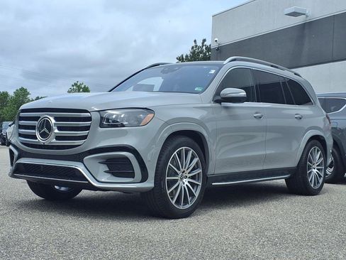 Used 2025 Mercedes-Benz GLS 450 4MATIC image 4