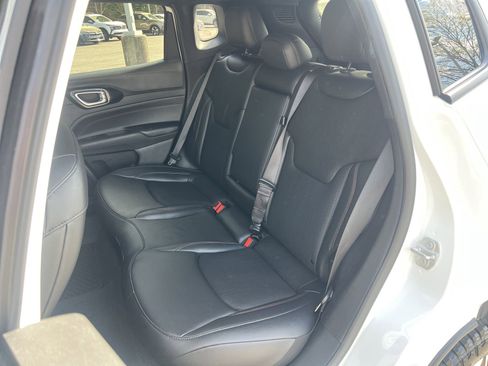 Used 2025 Jeep Compass Trailhawk AWD/4WD image 14