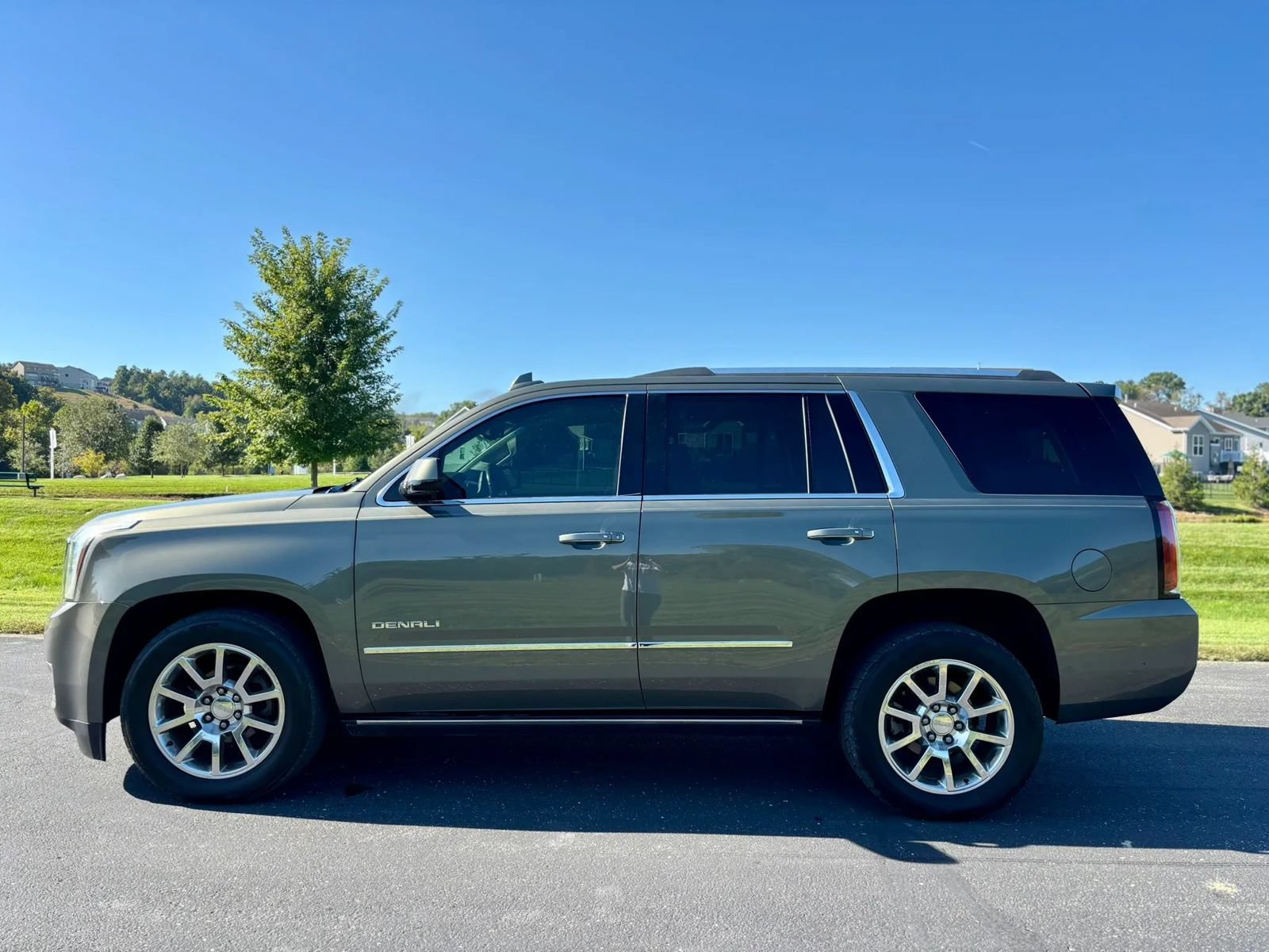 Used 2017 GMC Yukon Denali w/ Open Road Package AWD/4WD image 10