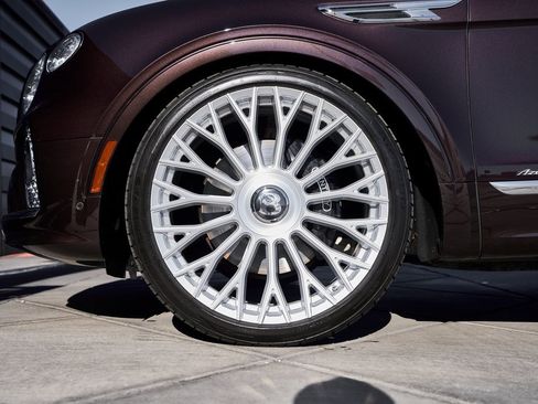 Used 2023 Bentley Bentayga Extended Wheelbase image 3