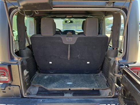 Used 2018 Jeep Wrangler Sport AWD/4WD image 12
