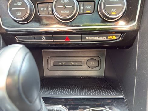 Used 2023 Volkswagen Atlas SE image 30