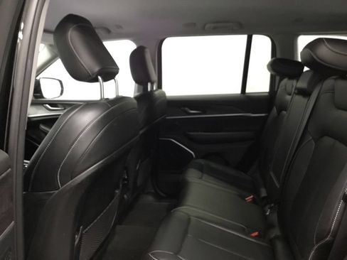 Used 2022 Jeep Grand Cherokee Limited AWD/4WD image 11
